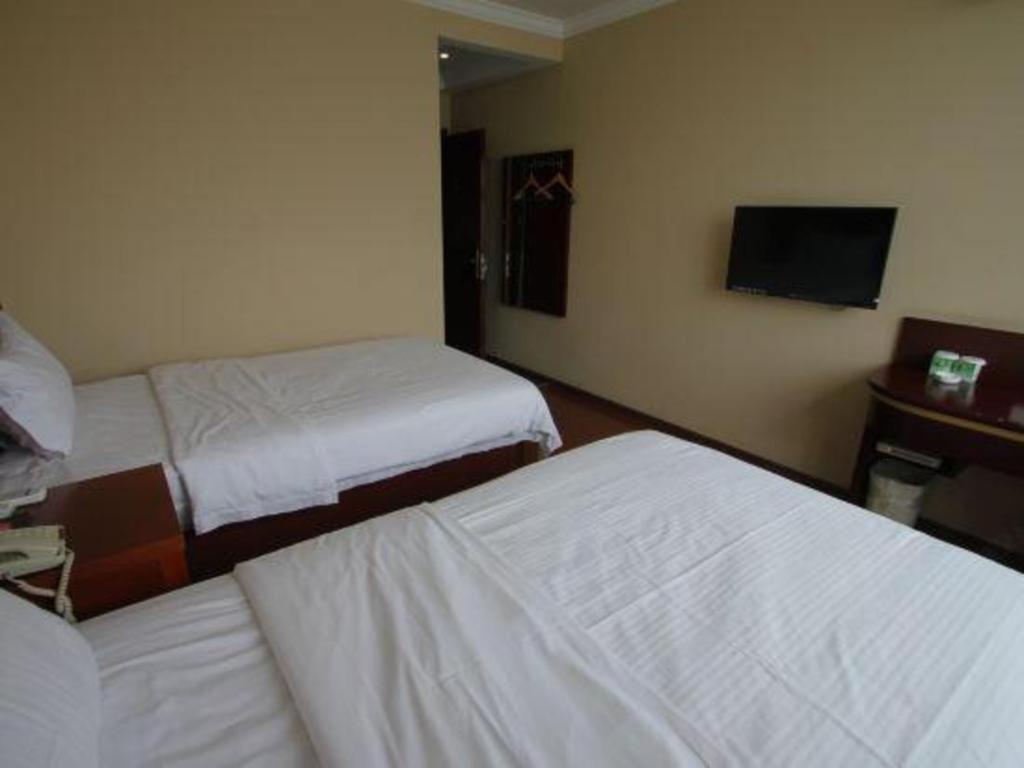 Greentree Hongqiao Airport Huqingping Highway Shell Hotel 3*