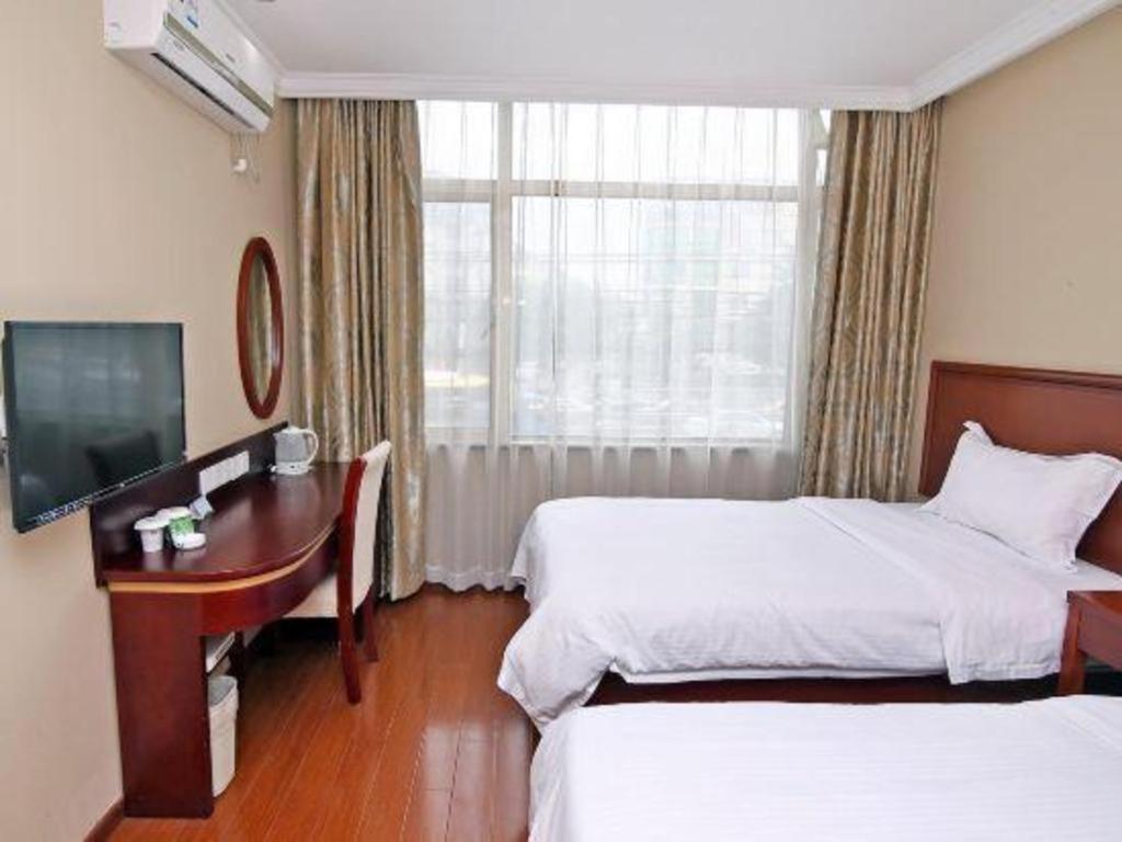 Greentree Hongqiao Airport Huqingping Highway Shell Hotel