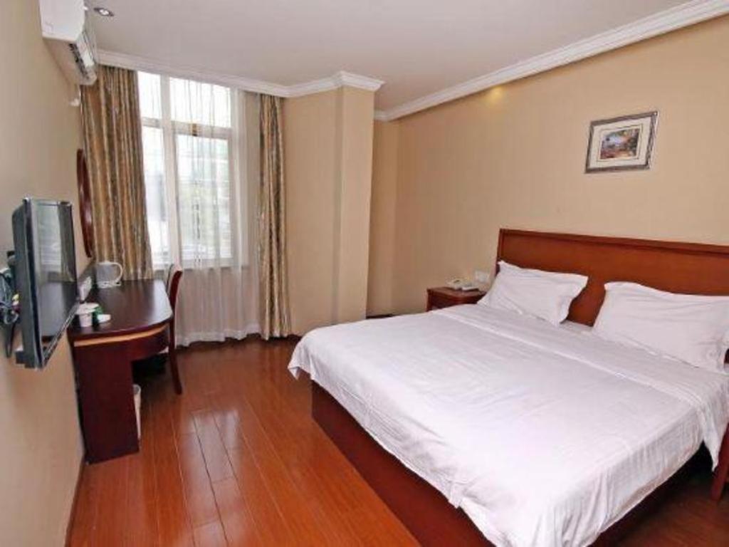 Greentree Hongqiao Airport Huqingping Highway Shell Shanghai