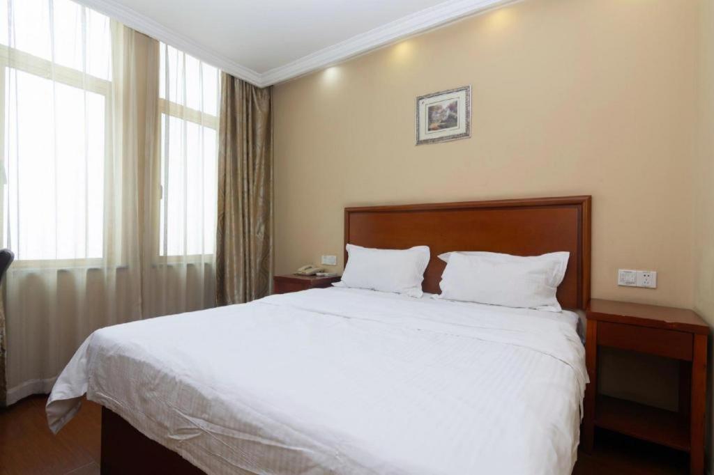 Hotel Greentree Hongqiao Airport Huqingping Highway Shell 3*