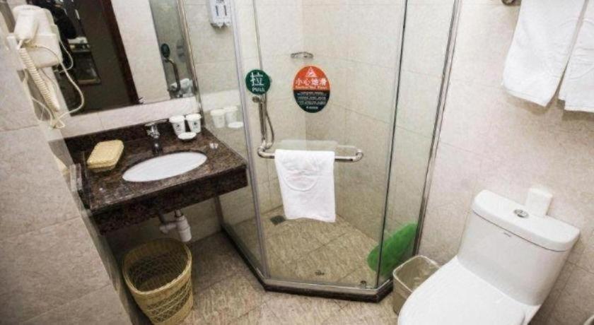 Greentree Hongqiao Airport Huqingping Highway Shell 3*