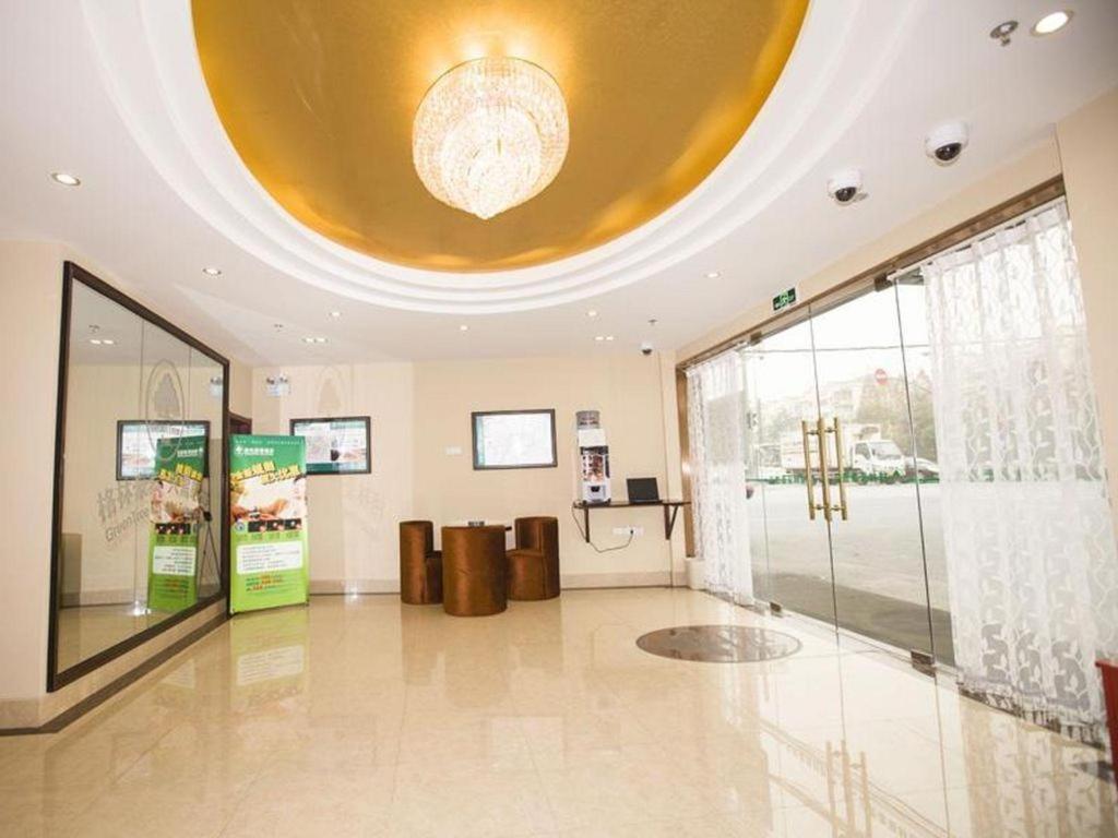 Greentree Hongqiao Airport Huqingping Highway Shell Hotel 3*