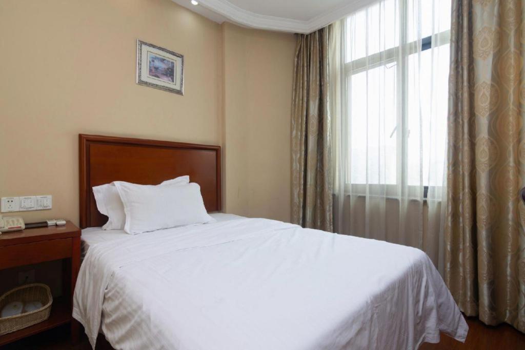 Hotel Greentree Hongqiao Airport Huqingping Highway Shell 3*