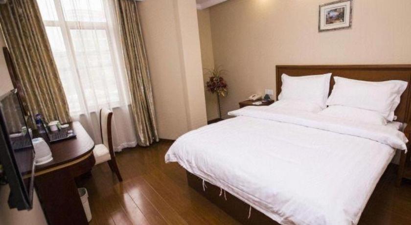 Hotel Greentree Hongqiao Airport Huqingping Highway Shell 3*