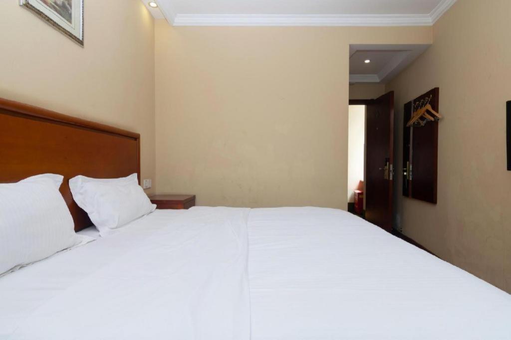 Greentree Hongqiao Airport Huqingping Highway Shell 3* Shanghai