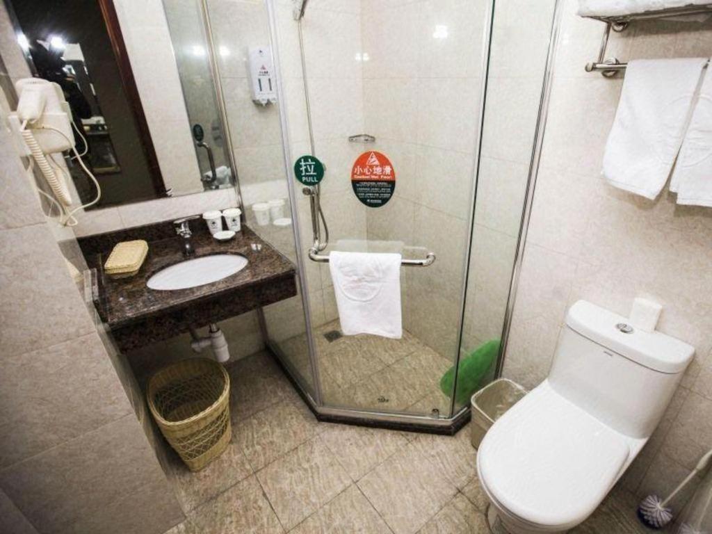 Greentree Hongqiao Airport Huqingping Highway Shell Hotel